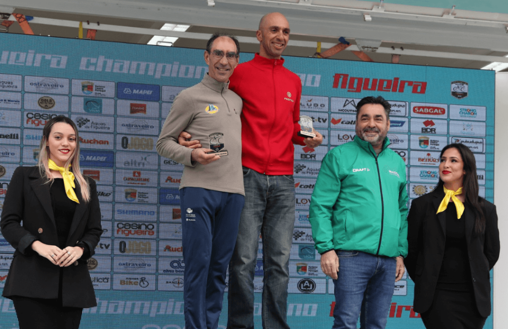 Modelos de troféus em acrílico reciclado: Figueira Champions Classic e Torneio de Golfe Vale do Lobo