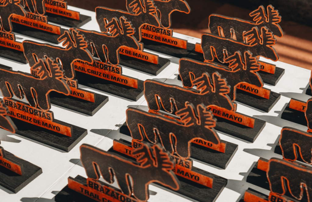 Design personalizado de troféus e medalhas com TRIBUTUS